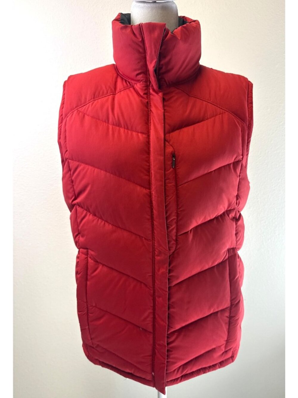 Columbia Reversible Red & Black Puffer Vest Zippered Pockets Medium Down Lining